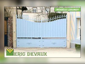 Portail fer sur mesure pour maison normande