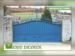 Portail fer sur mesure couleur bleu