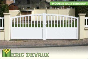 portail PVC blanc