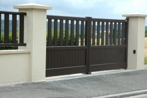 portail en aluminium pour une maison à Lisieux