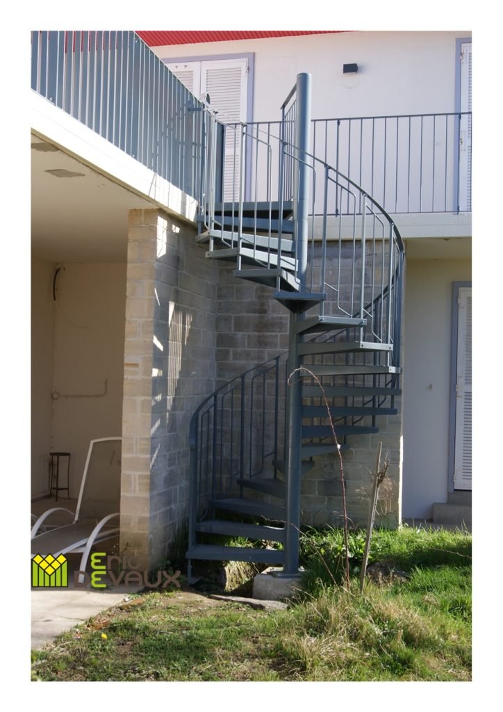 escalier colimaçon en métal pour l'extérieur